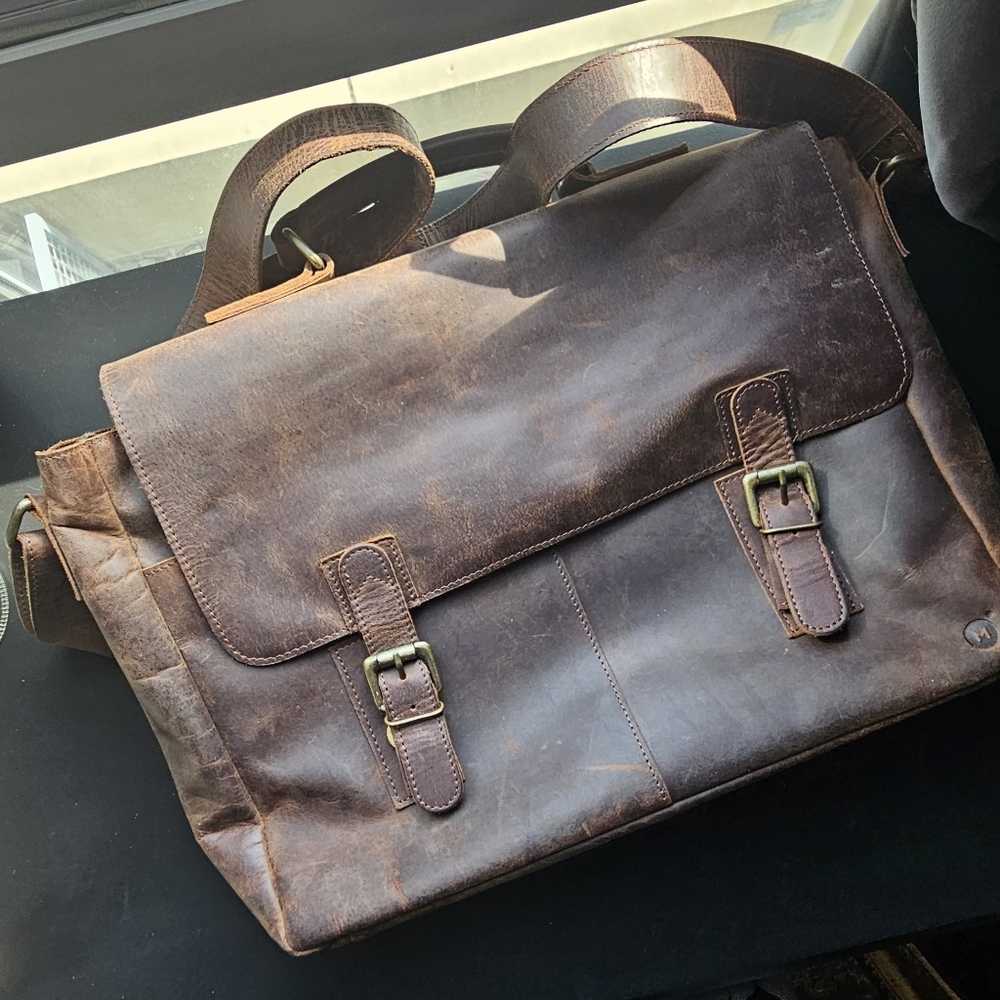 Men's Classic Brown Leather Messenger Bag - Premium Everyday Carry